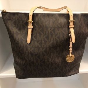 Michael Kors Logo zip satchel